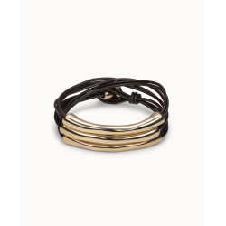 Pulsera de tres vueltas de cuero y detalles bañados en oro de 18k
